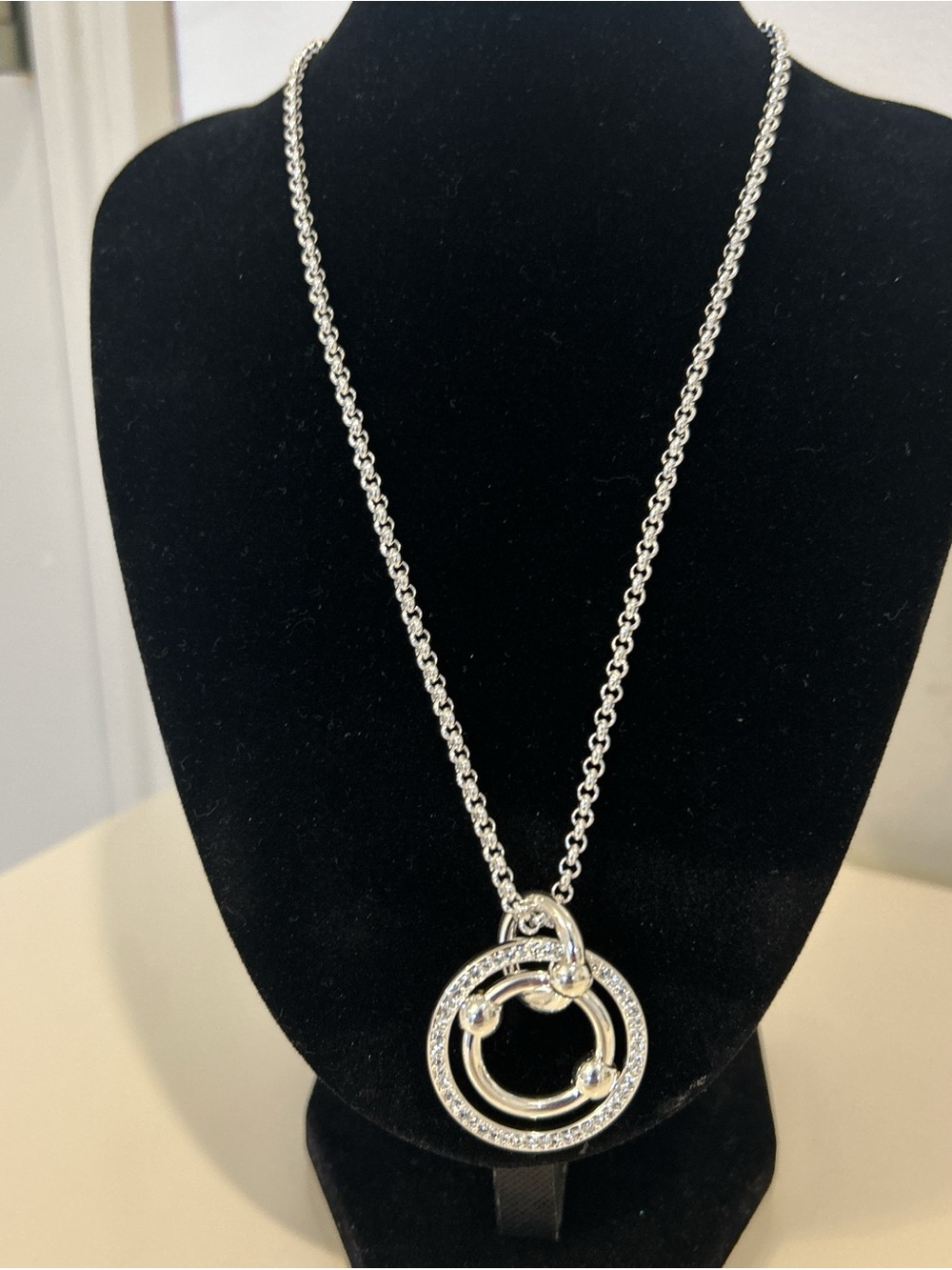 Elegant Double Circle Pendant Necklace in Silver